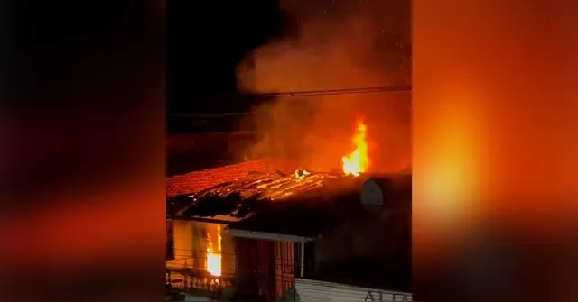 Imagem ilustrativa da notícia Vídeo: incêndio destrói duas casas no bairro da Condor