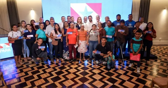 Imagem ilustrativa da notícia Famílias vítimas de incêndio recebem auxílio habitacional