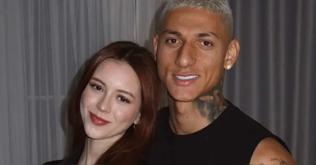 Imagem ilustrativa da notícia Richarlison e noiva anunciam sexo do primeiro filho