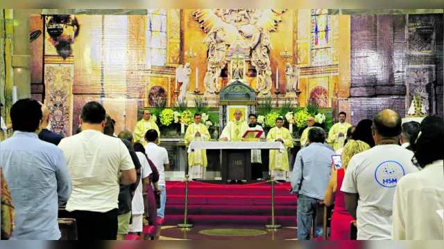 Imagem ilustrativa da notícia Fiéis lotam a Basílica de Nazaré na Missa do Galo