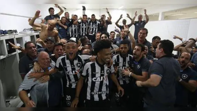 Imagem ilustrativa da notícia Bahamas? Jogadores do Botafogo cobram promessa de Textor