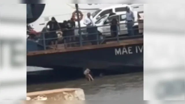 Imagem ilustrativa da notícia Vídeo: mãe joga criança para fora de balsa no Pará