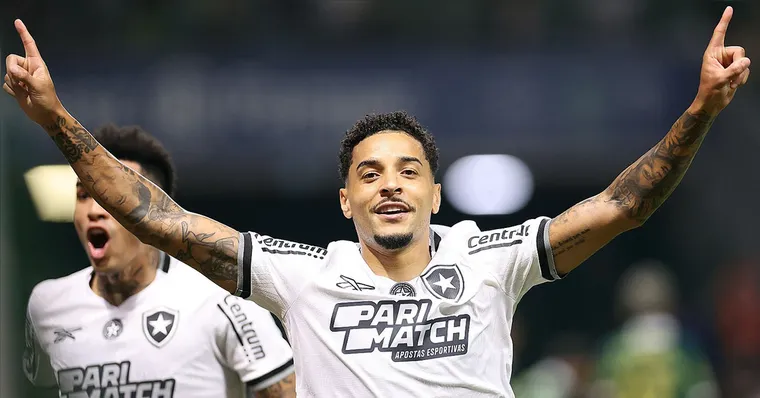 Imagem ilustrativa da notícia Botafogo vence o Palmeiras e está perto do título