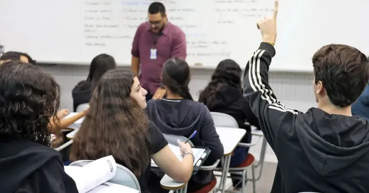 Imagem ilustrativa da notícia Redação do Enem desafia alunos da rede estadual de ensino
