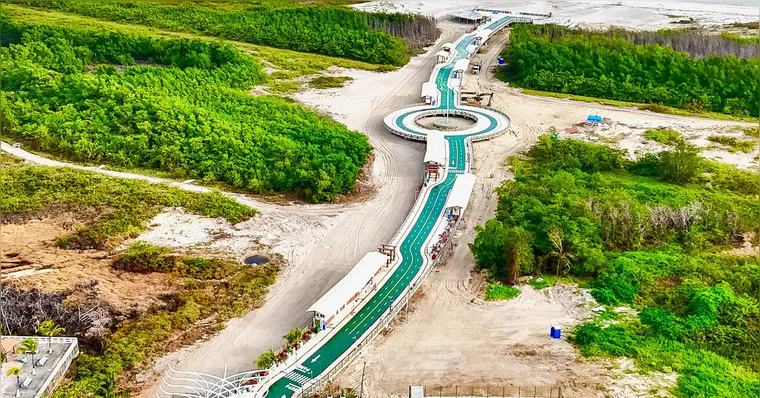 Imagem ilustrativa da notícia Salinas ganha passarela de acesso à Praia do Maçarico