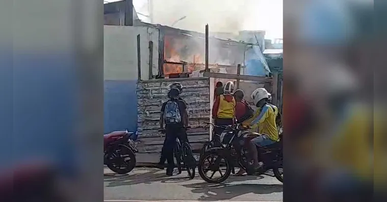 Imagem ilustrativa da notícia Vídeo: incêndio atinge casa no bairro do Guamá 