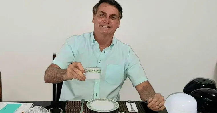 Imagem ilustrativa da notícia Bolsonaro e demais indiciados podem ter salários suspensos