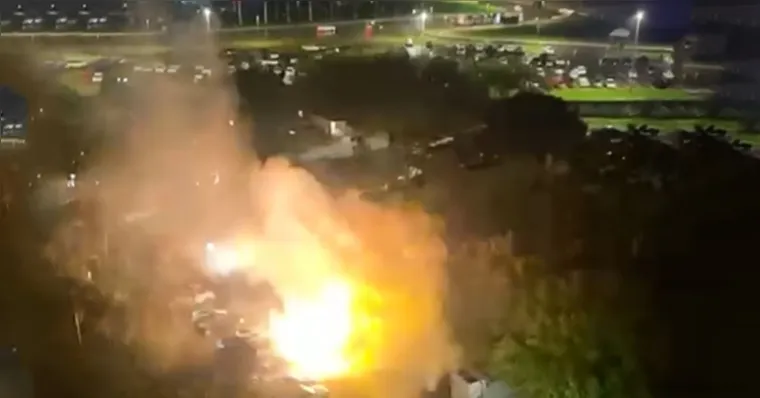 Imagem ilustrativa da notícia Veja a explosão em outro ponto da Praça dos Três Poderes
