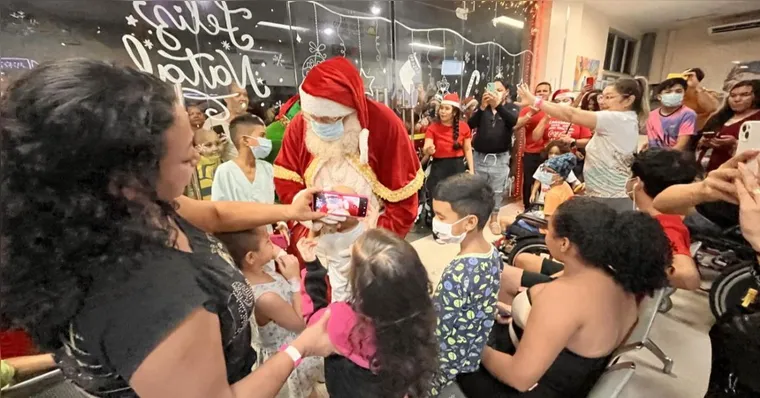 Imagem ilustrativa da notícia Caravana de Natal encanta pacientes do Oncológico infantil