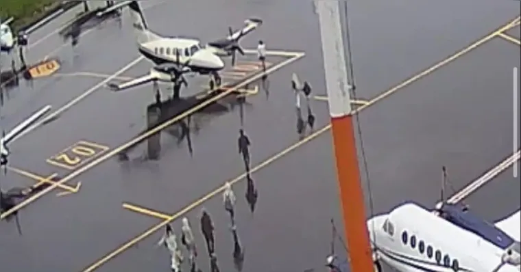Imagem ilustrativa da notícia Vídeo mostra passageiros embarcando em avião que caiu no RS