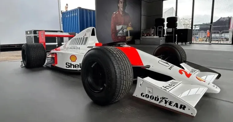 Imagem ilustrativa da notícia Lewis Hamilton pilotará McLaren de Senna em São Paulo