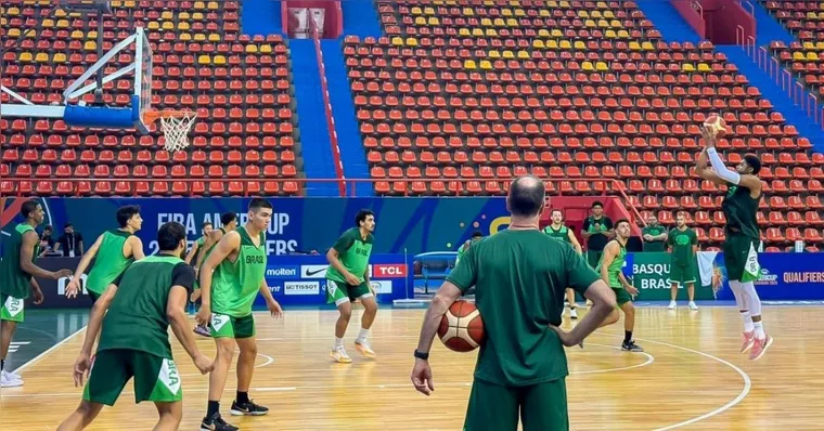 Imagem ilustrativa da notícia Seleção de Basquete faz 2º dia de treino no Mangueirinho