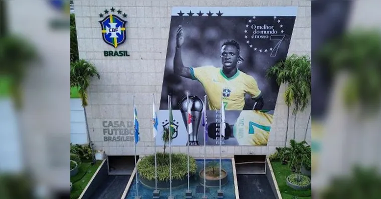 Imagem ilustrativa da notícia Melhor do mundo: Vini Jr é homenageado na fachada da CBF