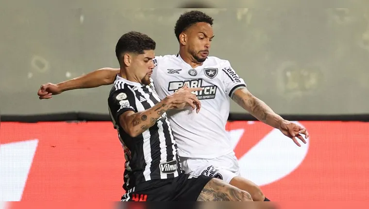 Imagem ilustrativa da notícia Botafogo tropeça e vê Palmeiras encostar na liderança