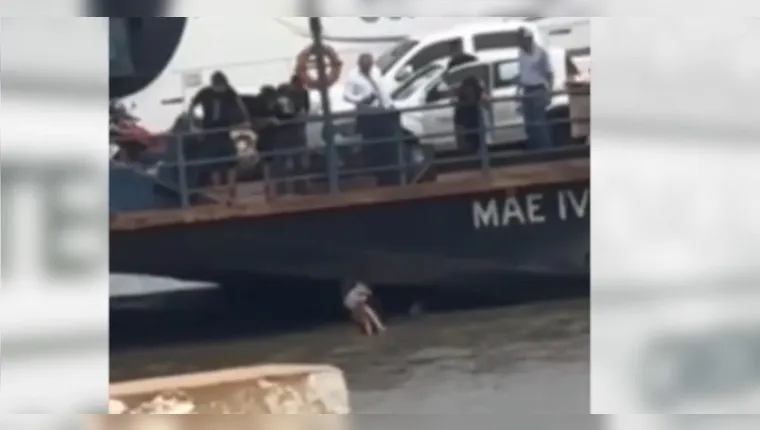 Imagem ilustrativa da notícia Vídeo: mãe joga criança para fora de balsa no Pará