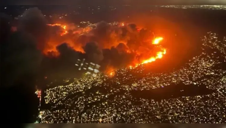 Imagem ilustrativa da notícia Incêndios em LA matam 2 e deixam 70 mil em ordem de retirada