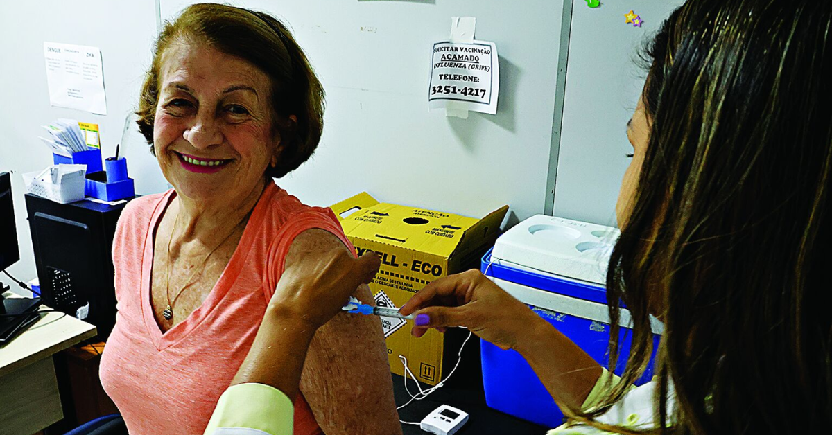 A meta de vacinação municipal é de 90% dentro de cada grupo prioritário.