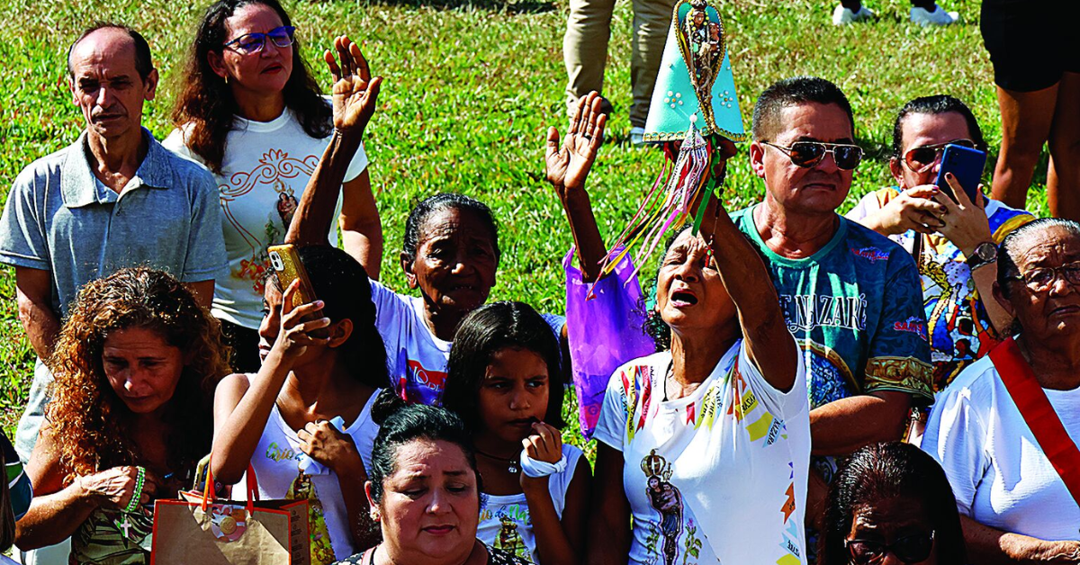 O Recírio 2024 encerra o Círio de Nazaré com emoção e fé, reunindo 50 mil romeiros em Belém para homenagear Nossa Senhora de Nazaré.