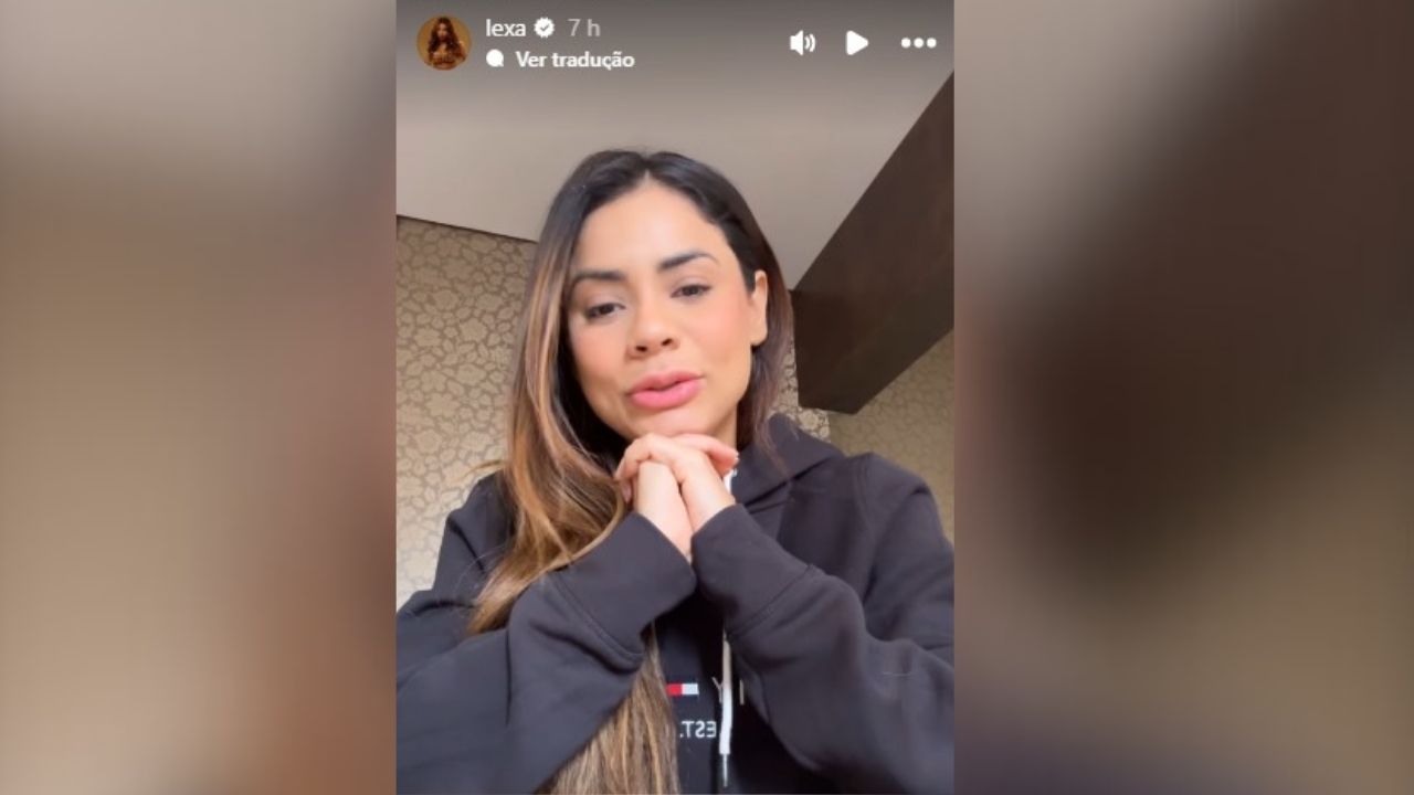 A cantora foi criticada por alguns seguidores que questionaram a razão de ter mantido a gestação em sigilo por tanto tempo.