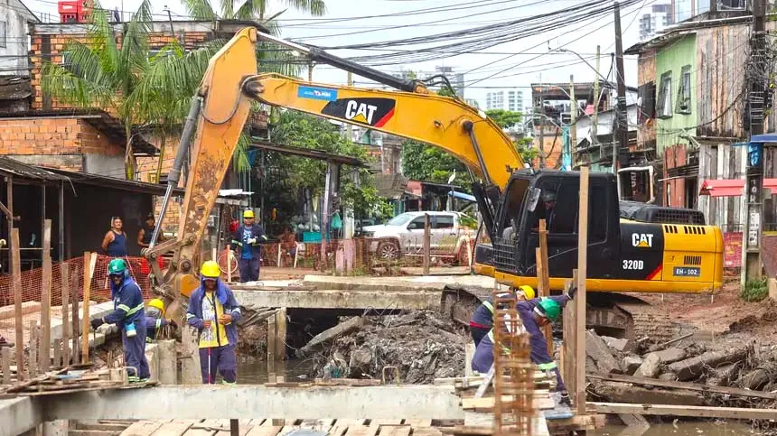 Obras a todo vapor no canal do Mártir