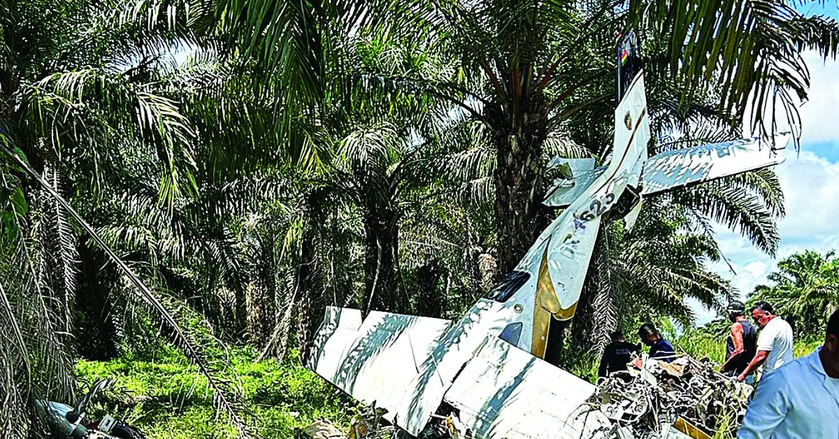 A droga que estava no avião foi apreendida pela Polícia Militar. A aeronave de pequeno porte ficou parcialmente destruída.