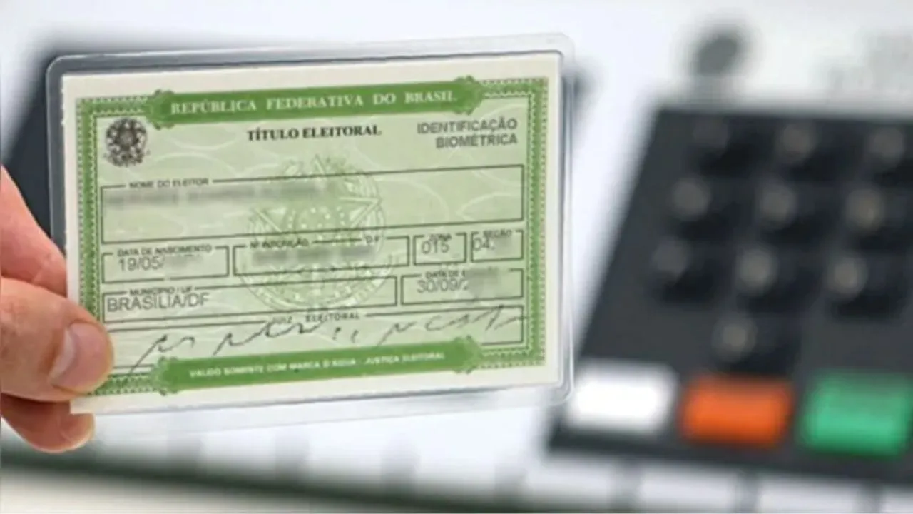 Eleitores precisam regularizar o título