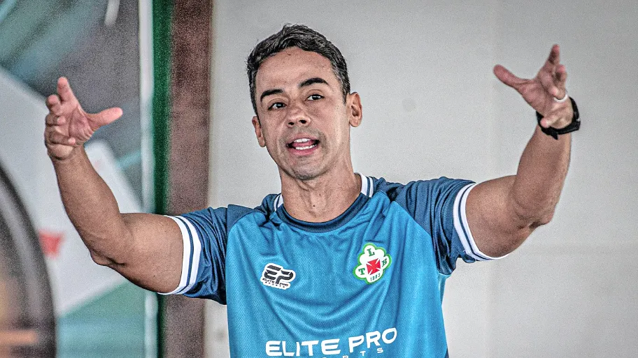 O técnico Ignácio estreará no profissional.