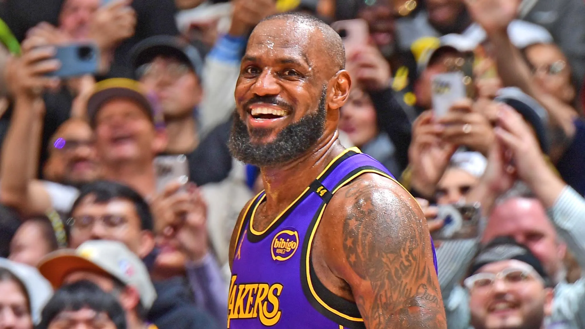 LeBron segue imparável aos 40 anos