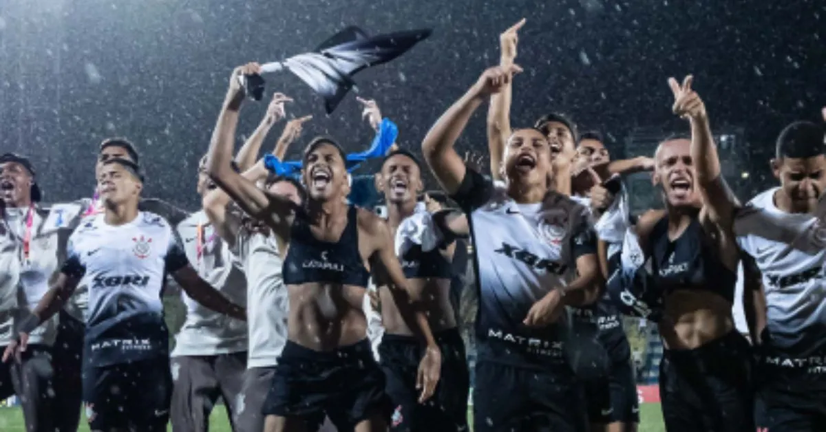 O Corinthians venceu o Ituano nos pênaltis e é um dos times que estará nas quartas de final da Copinha