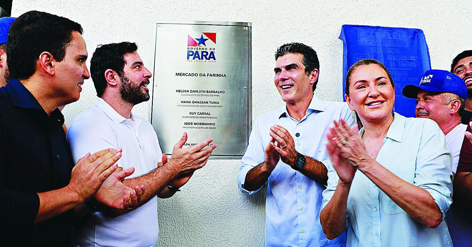 O governador Helder e o prefeito Igor, além do vice-prefeito Cássio e da vice-governadora Hana, durante a entrega do mercado, que dará mais dignidade aos trabalhadores.