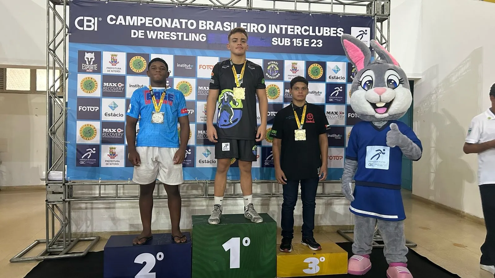 O atleta Arthur Estevão conquistou o lugar mais alto do pódio