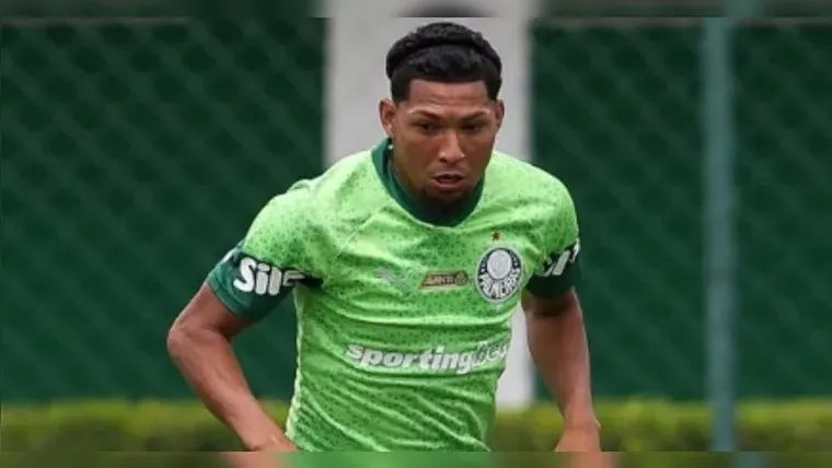 Camisa do Palmeiras, na foto ainda com o paraense Rony, já conta com os patrocínios SportinBet e Sil