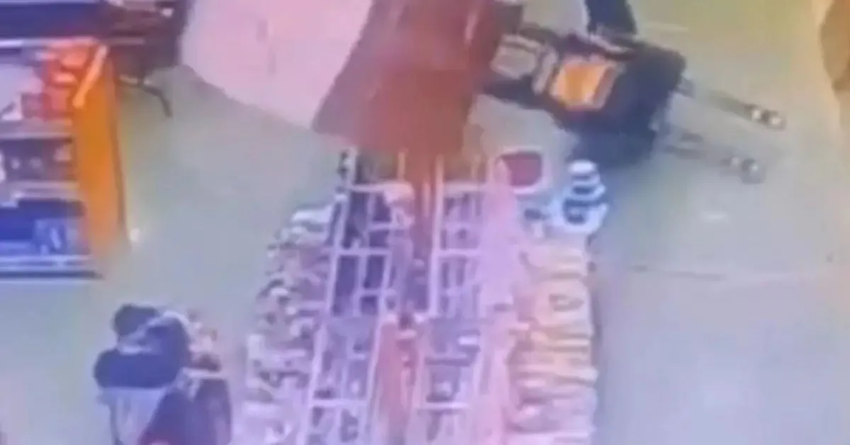 Uma jovem de 19 anos foi atingida por uma carga de leite condensado que pesava 1 tonelada.