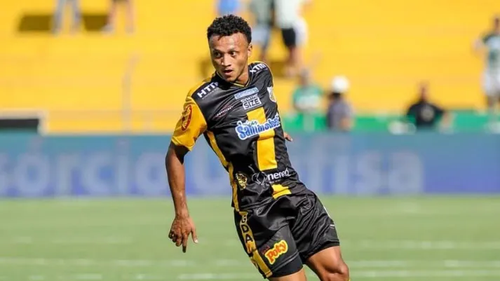 Jogador Reverson vem tendo poucas oportunidades na temporada.