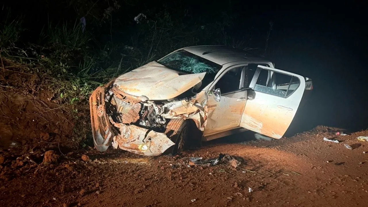 Na manhã desta sexta-feira (7), os agentes localizaram a caminhonete capotada na região conhecida como "Sassá".