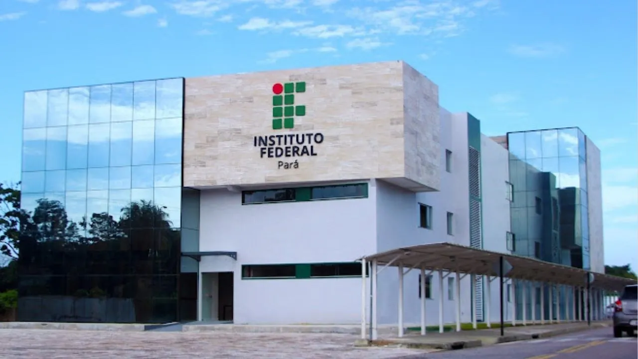 Os investimentos incluem a construção de restaurantes estudantis, blocos didático-pedagógicos, quadras poliesportivas, bibliotecas e novas sedes de campus.