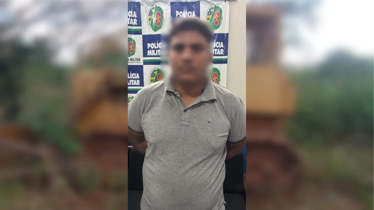 Ele foi preso no município de Piranhas (GO) por envolvimento em crimes de estelionato.