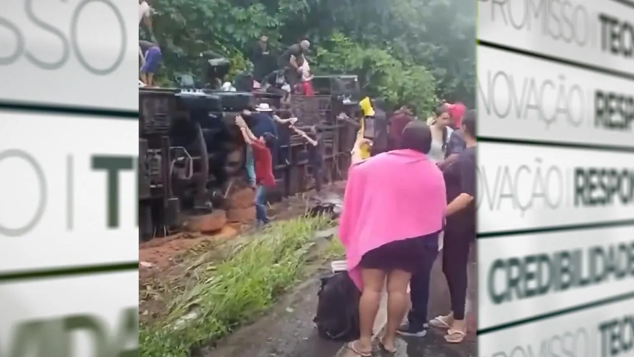 Imagem ilustrativa da notícia: Ônibus com passageiros de Marabá tomba na BR-153