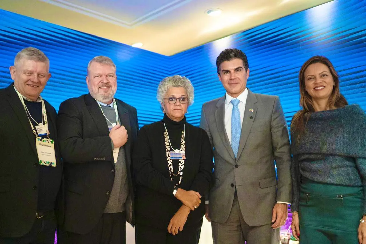 John Thuestad e Anderson Baranov, da Hydro, participam do Fórum Econômico Mundial, junto com autoridades, como o governador do Pará, Helder Barbalho.