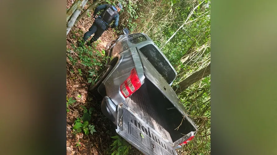 A caminhonete foi encontrada na tarde da última terça-feira (21).