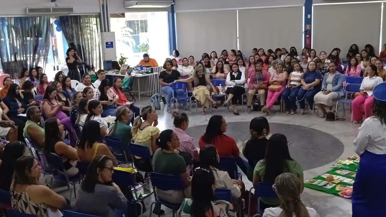 Durante uma reunião com gestores escolares, Fernando Gomes reforçou a necessidade de cumprir a nova norma.