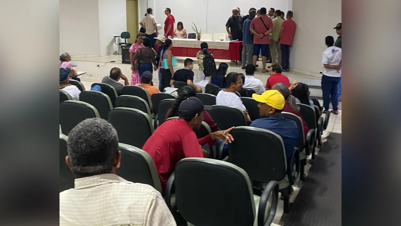 Na reunião, foram discutidas políticas públicas para o benefício dos trabalhadores rurais.