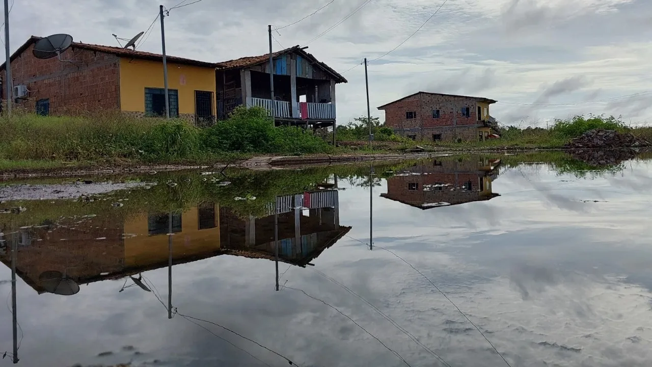 Apesar da baixa nos níveis, a cheia ainda causa impactos na população ribeirinha e em áreas de risco.