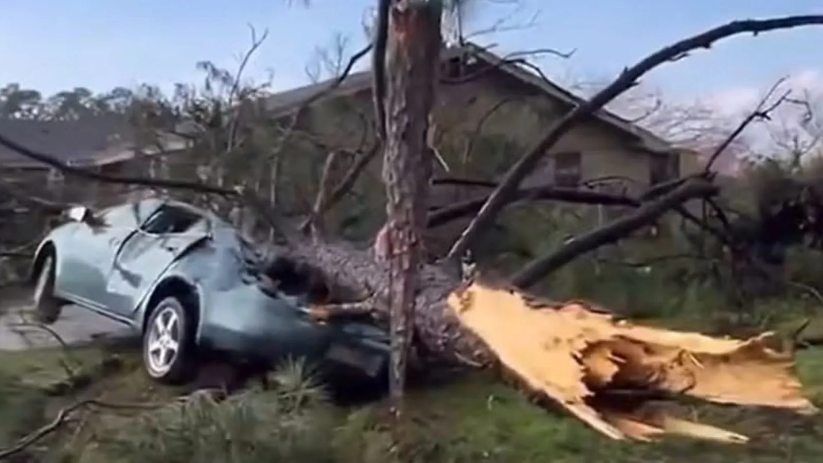 Tornados e tempestades atingem centro-sul dos Estados Unidos