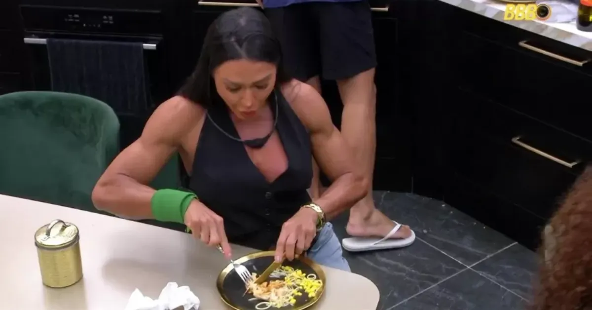 Gracyanne Barbosa comeu frango cru antes da prova do líder no BBB25.