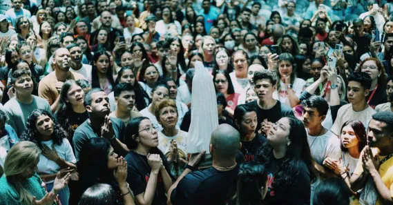 Evento reúne católicos que preferem passar o carnaval em congregação