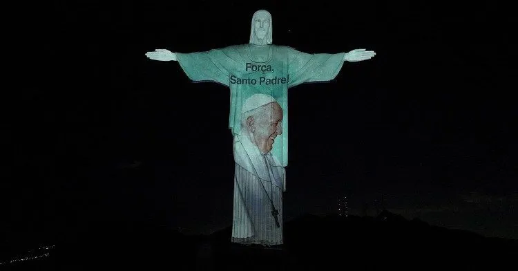 Imagem ilustrativa da notícia: Papa Francisco é homenageado no Cristo Redentor