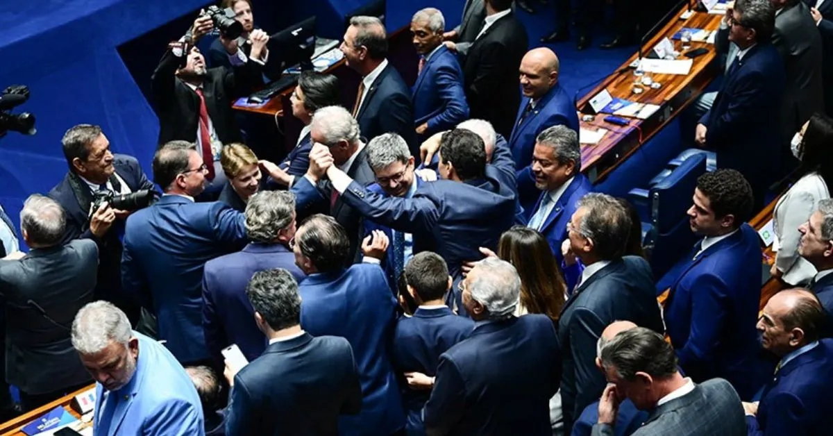 Todos os 81 senadores participaram da sessão deste sábado (01), que abre os trabalhos da casa