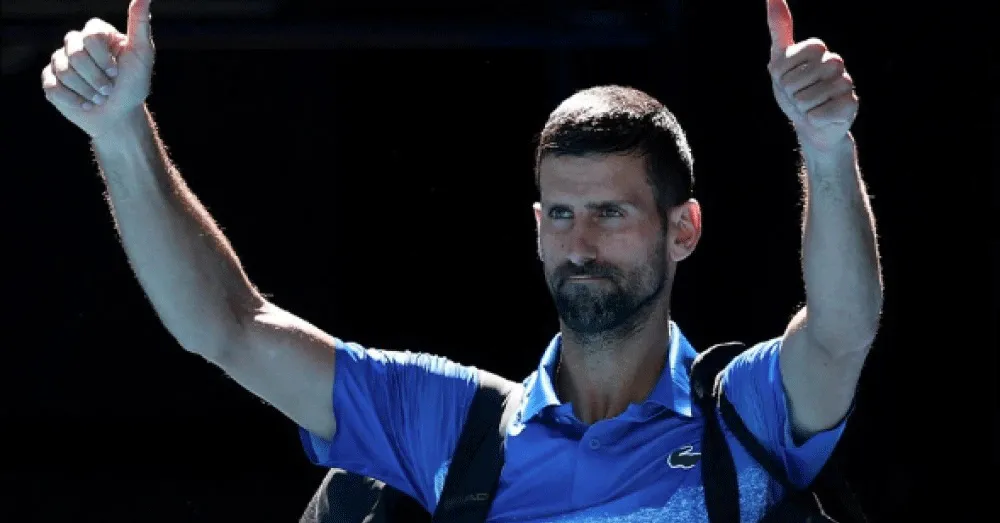 Sofrendo com dores musculares, Djokovic abandona semifinal do Australian Open sob vaias dos torcedores.