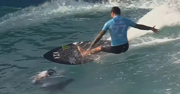 Filipinho se revoltou com fotógrafo no caminho de onda e acabou sendo eliminado da Liga Mundial de Surfe.